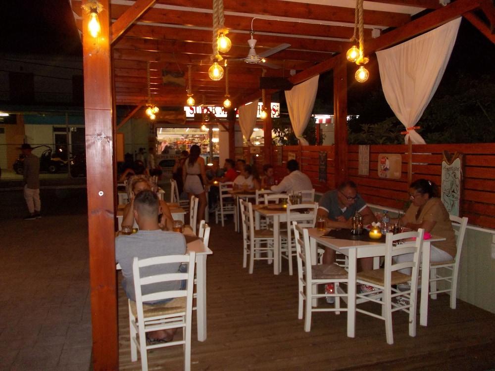Kavos Central Gardens エクステリア 写真