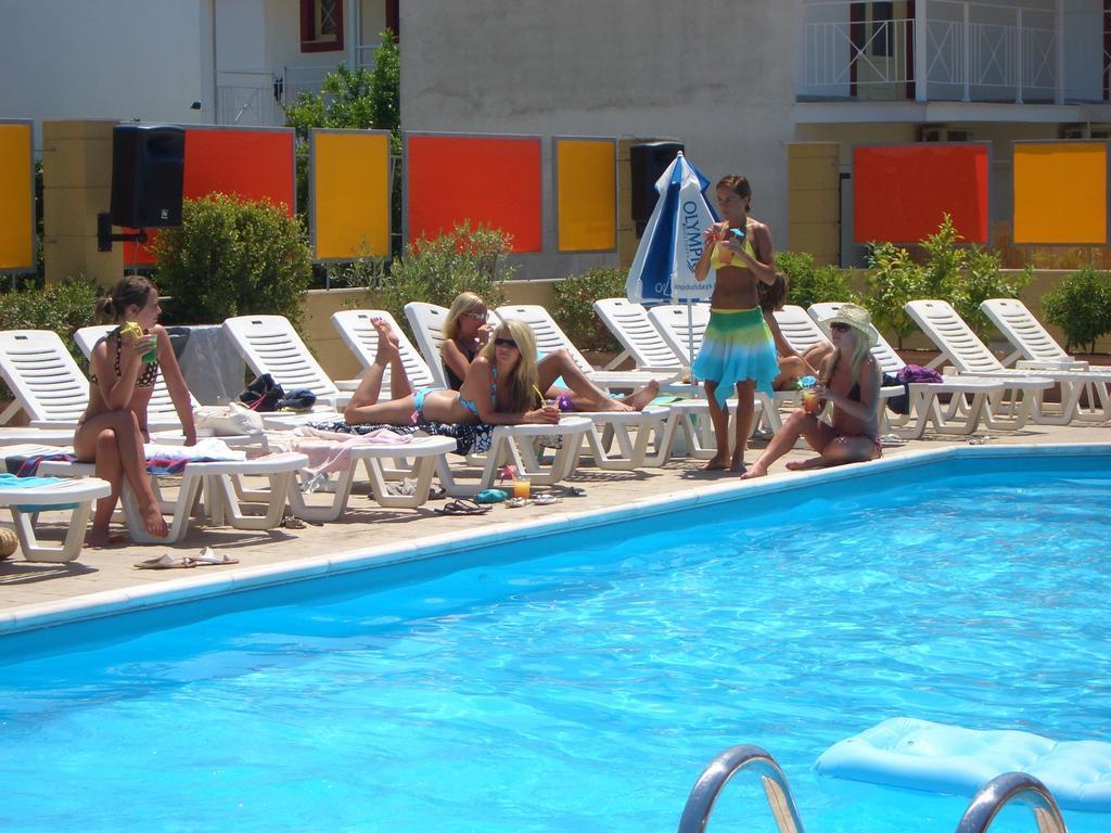 Kavos Central Gardens エクステリア 写真