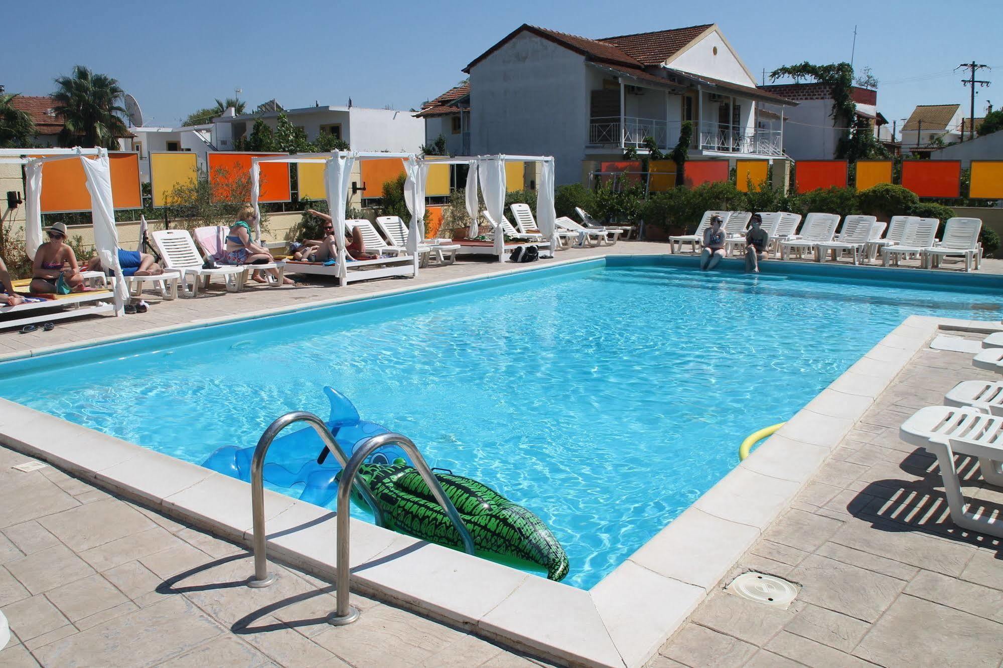 Kavos Central Gardens エクステリア 写真